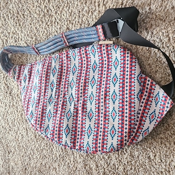 Kavu Aztec Sling Bag in Red and Blue - Picture 6 of 8